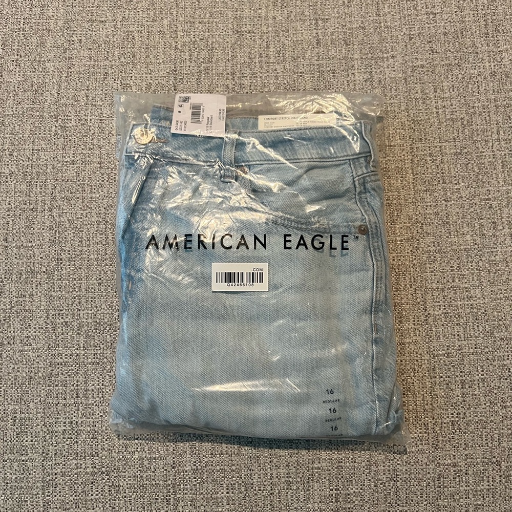 American Eagle Ripped Mom Jean - 16 - Picture 5 of 5